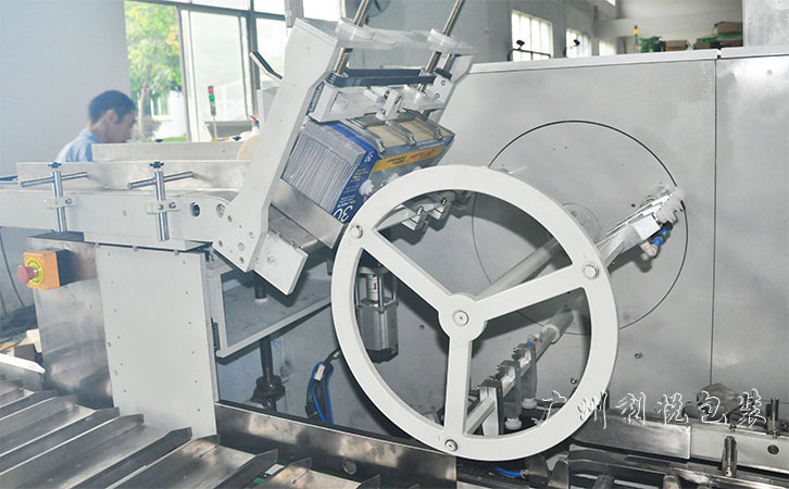 自动高速装盒机